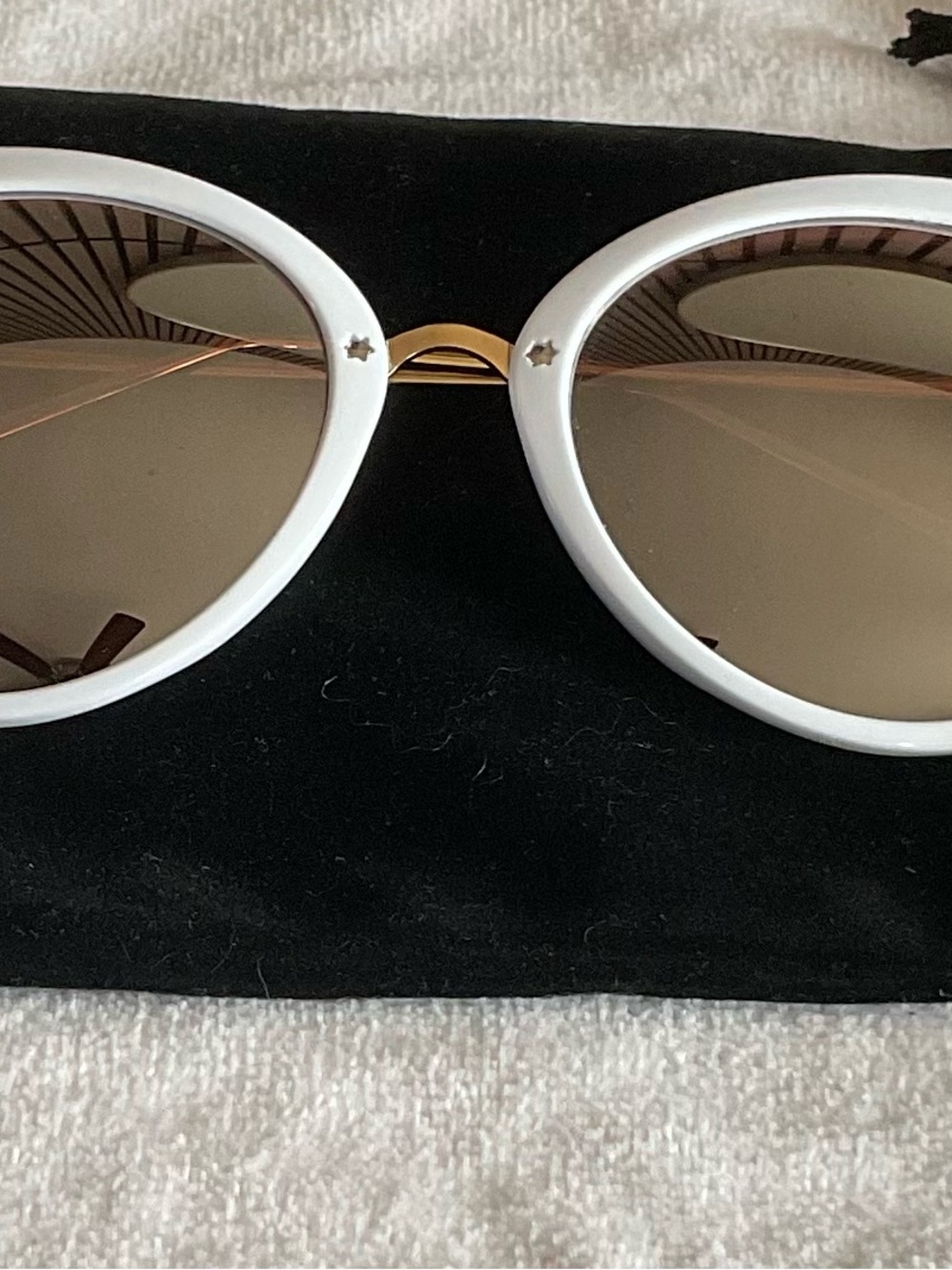 White Round Women's Sunglasses with Gold Bridge